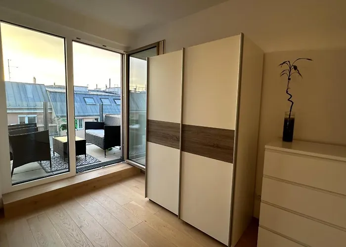 Wiener Schloss Wilhelminen 360° Views Apartment Vienna