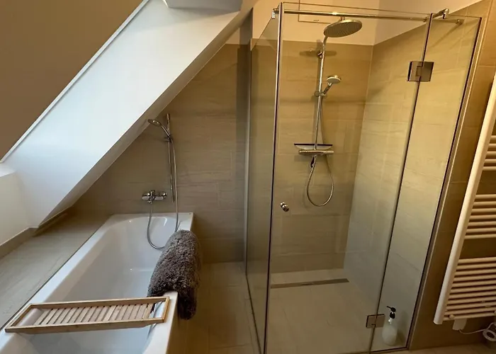 Wiener Schloss Wilhelminen 360° Views Apartment *