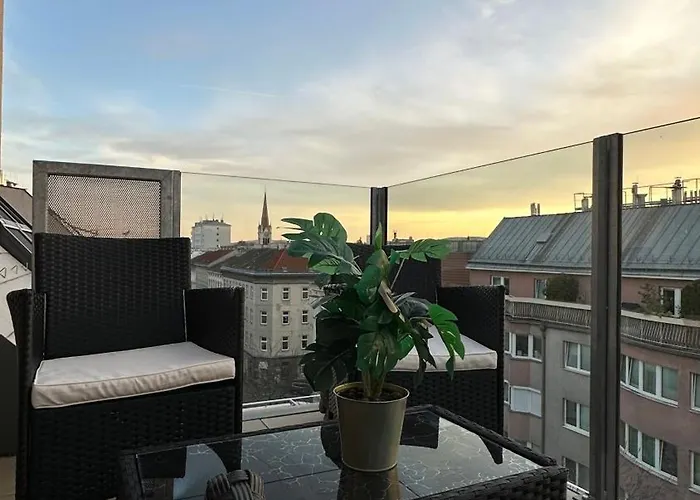 Wiener Schloss Wilhelminen 360° Views Apartment Vienna