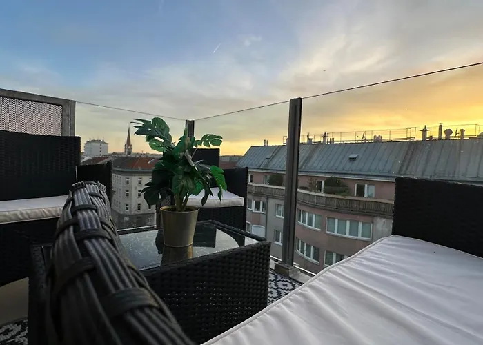 Apartment Wiener Schloss Wilhelminen 360° Views *