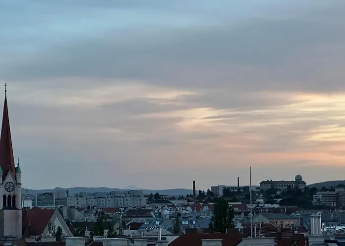 Wiener Schloss Wilhelminen 360° Views Vienna